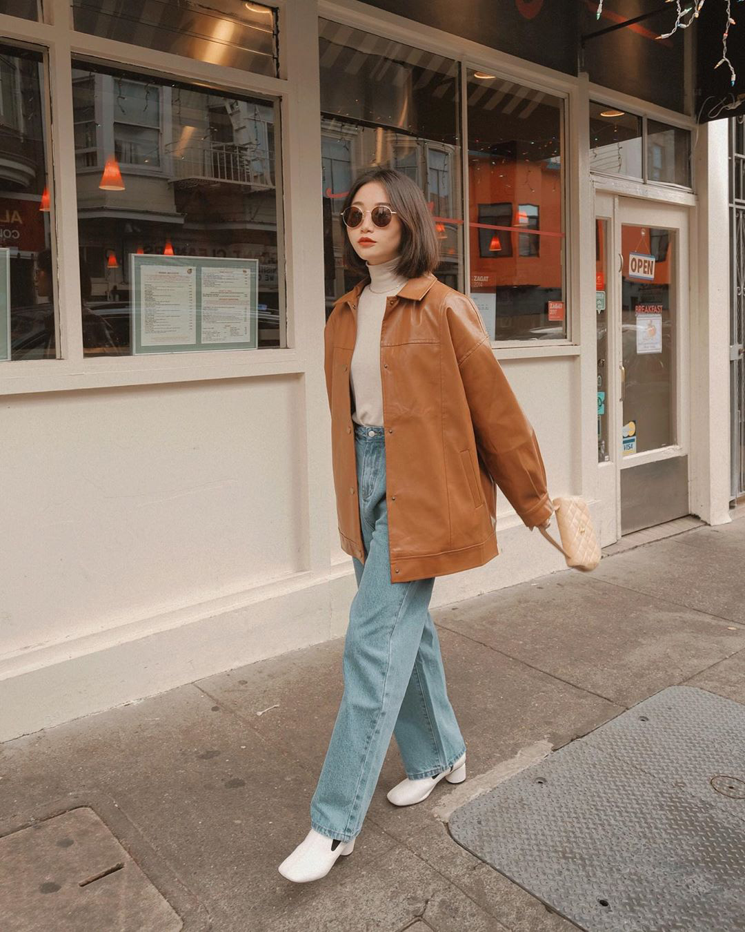 Chỉ là 2 dáng áo len cơ bản nhưng lại có sức mạnh cải thiện style ghê gớm, có đủ thì bạn khỏi lo mỗi sáng mặc gì - 6 Chỉ là 2 dáng áo len cơ bản nhưng lại có sức mạnh cải thiện style ghê gớm, có đủ thì bạn khỏi lo mỗi sáng mặc gì - 6