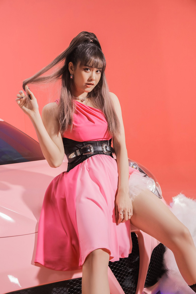 Trương Quỳnh Anh gây tò mò với cảnh tắm ướt át bên 'bạn trai' ngoại quốc Trương Quỳnh Anh gây tò mò với cảnh tắm ướt át bên 'bạn trai' ngoại quốc