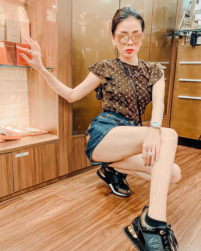 Lệ Quyên liên tục phát ngôn ẩn ý giữa lúc tin đồn ly hôn chưa được làm rõ - 1 Lệ Quyên liên tục phát ngôn ẩn ý giữa lúc tin đồn ly hôn chưa được làm rõ - 1