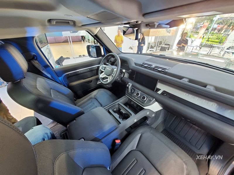 Land Rover Defender hoàn toàn mới đã có mặt tại thủ đô Hà Nội - 2 Land Rover Defender hoàn toàn mới đã có mặt tại thủ đô Hà Nội - 2
