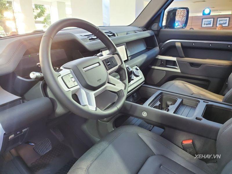 Land Rover Defender hoàn toàn mới đã có mặt tại thủ đô Hà Nội - 4 Land Rover Defender hoàn toàn mới đã có mặt tại thủ đô Hà Nội - 4