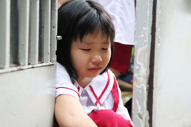 Vợ mất sau khi sinh, chồng chết lặng ôm 4 đứa con khờ dại: 'Mẹ con không về nữa đâu' - 13 Vợ mất sau khi sinh, chồng chết lặng ôm 4 đứa con khờ dại: 'Mẹ con không về nữa đâu' - 13
