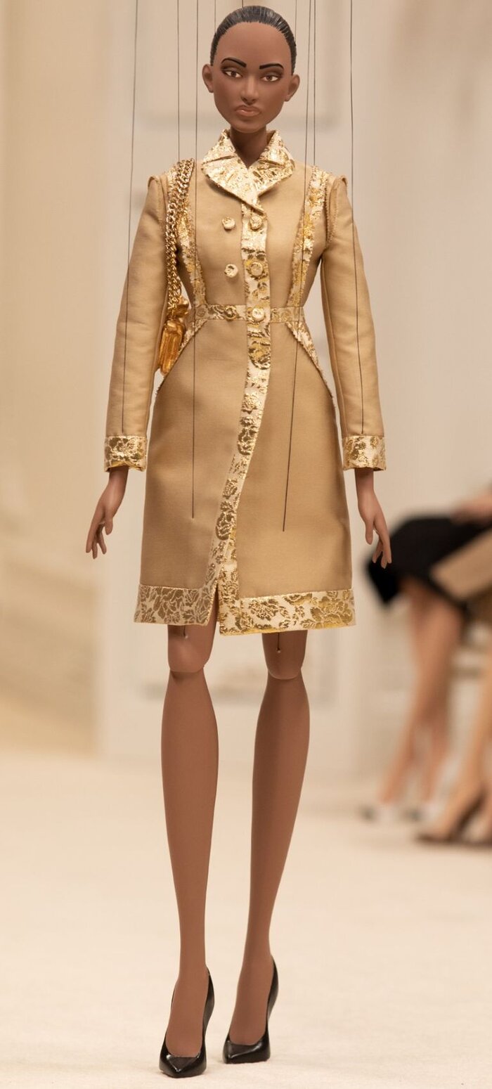 Vì Covid-19, Moschino dùng búp bê múa rối thay người mẫu - 3 Vì Covid-19, Moschino dùng búp bê múa rối thay người mẫu - 3