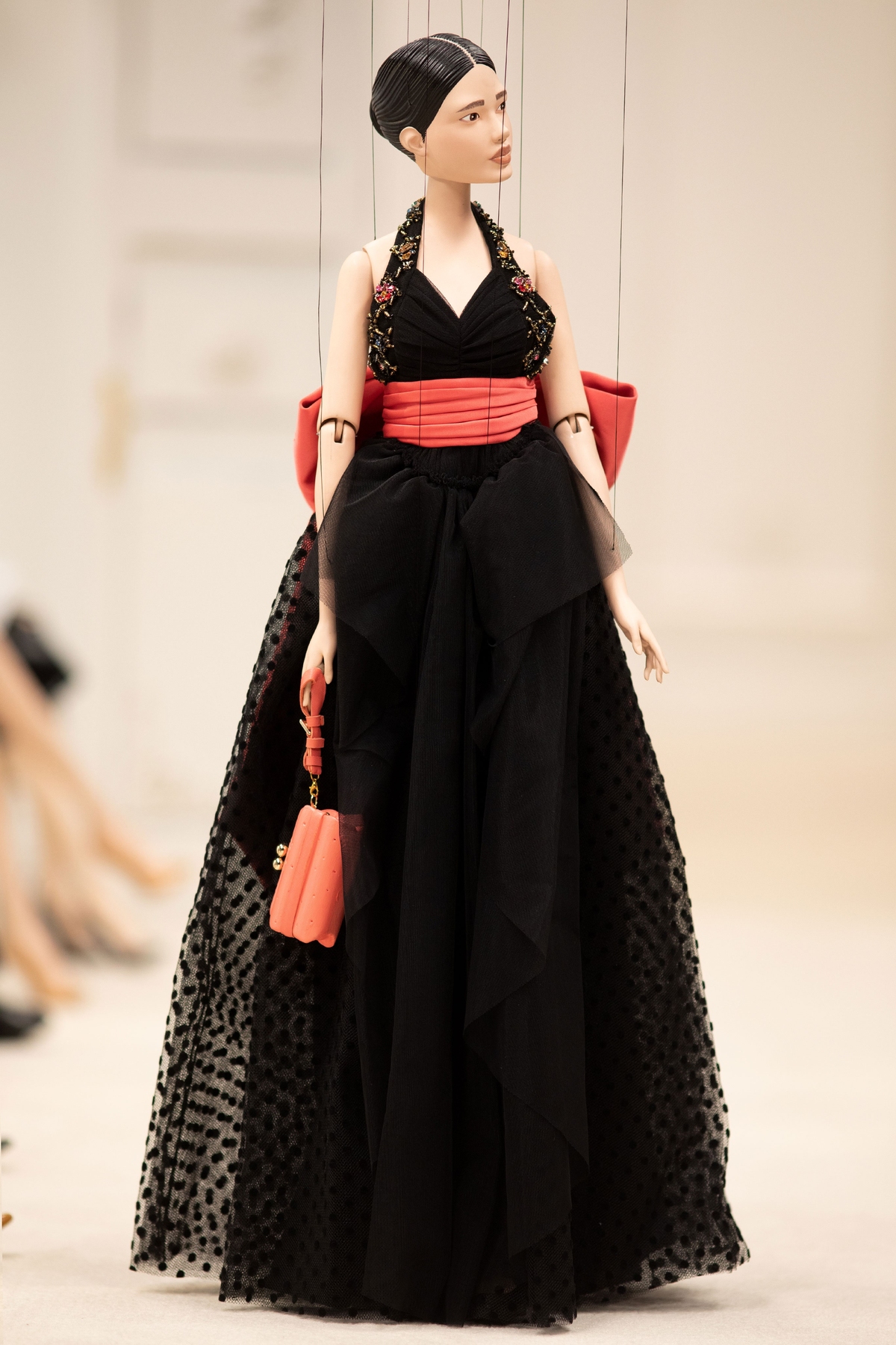 Vì Covid-19, Moschino dùng búp bê múa rối thay người mẫu - 7 Vì Covid-19, Moschino dùng búp bê múa rối thay người mẫu - 7