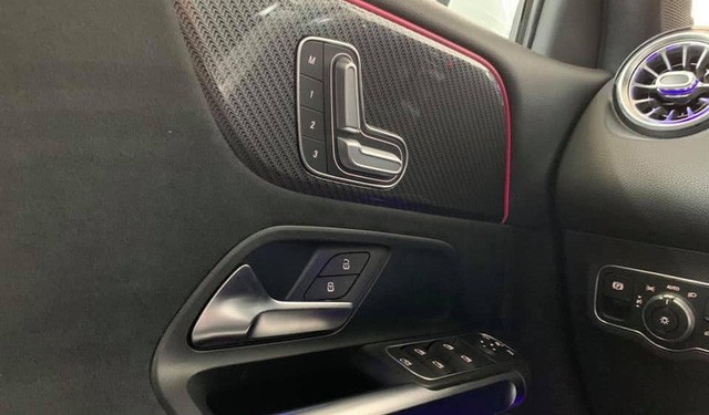 Mercedes-Benz GLB lộ diện ngoài đời thực tại Việt Nam: Dáng vuông vức bề thế, nội thất 'xịn' hơn công bố - 9 Mercedes-Benz GLB lộ diện ngoài đời thực tại Việt Nam: Dáng vuông vức bề thế, nội thất 'xịn' hơn công bố - 9