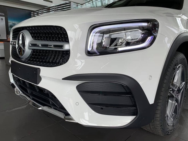 Mercedes-Benz GLB lộ diện ngoài đời thực tại Việt Nam: Dáng vuông vức bề thế, nội thất 'xịn' hơn công bố - 3 Mercedes-Benz GLB lộ diện ngoài đời thực tại Việt Nam: Dáng vuông vức bề thế, nội thất 'xịn' hơn công bố - 3