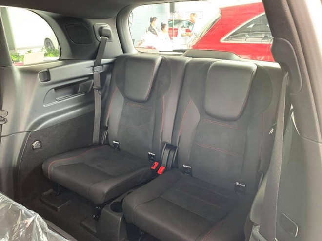Mercedes-Benz GLB lộ diện ngoài đời thực tại Việt Nam: Dáng vuông vức bề thế, nội thất 'xịn' hơn công bố - 12 Mercedes-Benz GLB lộ diện ngoài đời thực tại Việt Nam: Dáng vuông vức bề thế, nội thất 'xịn' hơn công bố - 12
