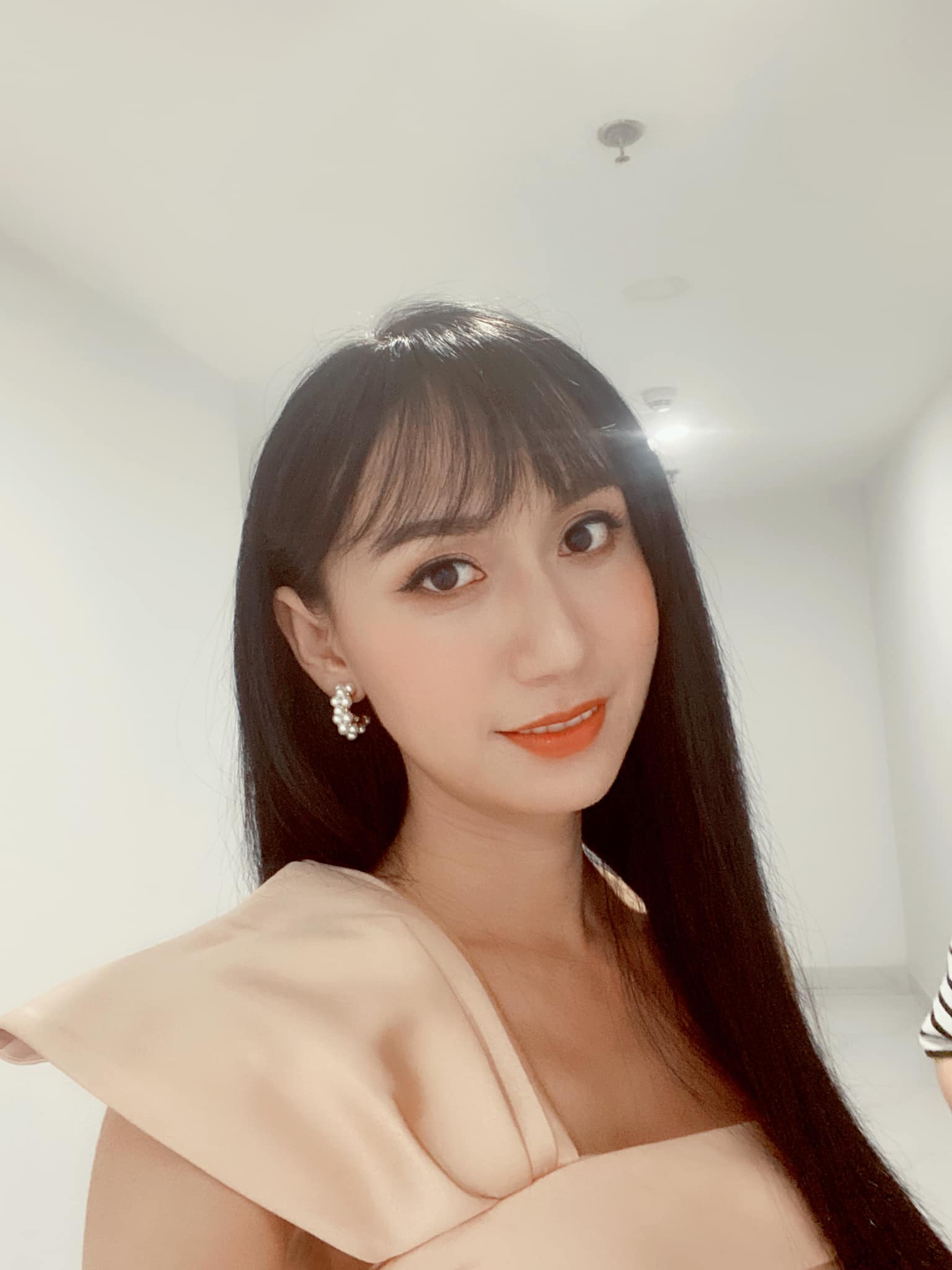 Lynk Lee khoe ảnh xinh đẹp đi ăn cưới, đáp trả cực căng khi gặp câu hỏi kém duyên - 3 Lynk Lee khoe ảnh xinh đẹp đi ăn cưới, đáp trả cực căng khi gặp câu hỏi kém duyên - 3