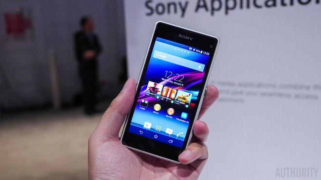 Nhìn lại Sony Xperia Z1 Compact: Kẻ nổi loạn tí hon trong thời đại những tên khổng lồ - 3 Nhìn lại Sony Xperia Z1 Compact: Kẻ nổi loạn tí hon trong thời đại những tên khổng lồ - 3