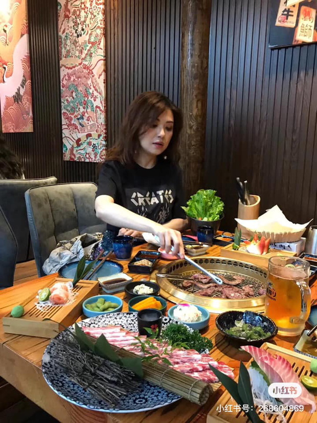 Con gái khoe có mẹ 53 tuổi vẫn trẻ xinh bất chấp, dân mạng hoảng hốt vì mình mới 23 tuổi mà đã 'dừ' quá - 6 Con gái khoe có mẹ 53 tuổi vẫn trẻ xinh bất chấp, dân mạng hoảng hốt vì mình mới 23 tuổi mà đã 'dừ' quá - 6