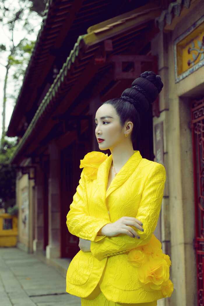 Đọ sắc cùng Hoa hậu Tiểu Vy và Võ Hoàng Yến, Giáng My khoe nhan sắc trẻ đẹp khó tin ở tuổi 49 - 7 Đọ sắc cùng Hoa hậu Tiểu Vy và Võ Hoàng Yến, Giáng My khoe nhan sắc trẻ đẹp khó tin ở tuổi 49 - 7