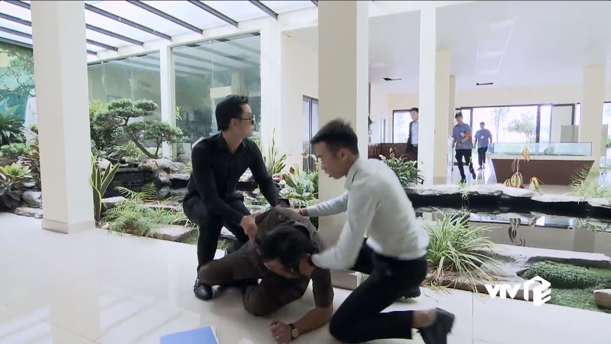Lựa chọn số phận tập 71: Chỉ khi tận mắt bị Tấn cư xử phũ phàng thì Trang mới tin hắn ta là một thằng đểu - 31 Lựa chọn số phận tập 71: Chỉ khi tận mắt bị Tấn cư xử phũ phàng thì Trang mới tin hắn ta là một thằng đểu - 31