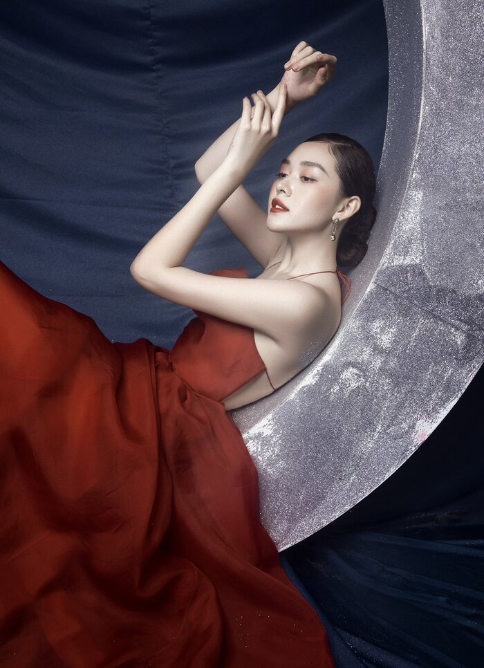Á hậu Tường San hóa 'Chị Hằng' quyến rũ trong bộ ảnh đón Trung Thu - 4 Á hậu Tường San hóa 'Chị Hằng' quyến rũ trong bộ ảnh đón Trung Thu - 4