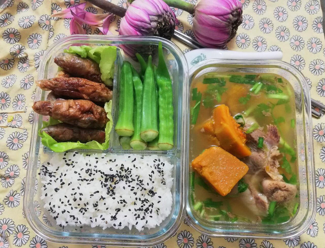 Cô vợ dậy từ 5 sáng mỗi ngày nấu cơm cho chồng mang đi làm, tốn chừng 30k/ ngày mà ngon thế Cô vợ dậy từ 5 sáng mỗi ngày nấu cơm cho chồng mang đi làm, tốn chừng 30k/ ngày mà ngon thế