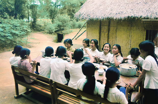 Chùm ảnh quý về thời học sinh 50 năm trước của ông cha ta: Khi chưa có công nghệ, niềm vui thật trọn vẹn - 2 Chùm ảnh quý về thời học sinh 50 năm trước của ông cha ta: Khi chưa có công nghệ, niềm vui thật trọn vẹn - 2