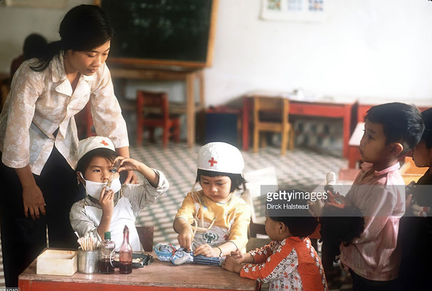 Chùm ảnh quý về thời học sinh 50 năm trước của ông cha ta: Khi chưa có công nghệ, niềm vui thật trọn vẹn - 6 Chùm ảnh quý về thời học sinh 50 năm trước của ông cha ta: Khi chưa có công nghệ, niềm vui thật trọn vẹn - 6