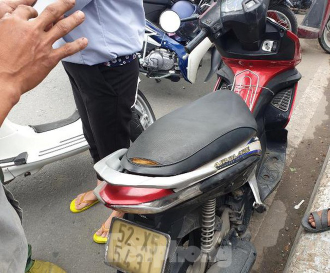 Để lại xe máy trên cầu, nam thanh niên nhảy xuống sông Sài Gòn mất tích - 1 Để lại xe máy trên cầu, nam thanh niên nhảy xuống sông Sài Gòn mất tích - 1