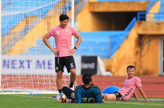 Đoàn Văn Hậu tái xuất trong buổi tập của Hà Nội FC - 1 Đoàn Văn Hậu tái xuất trong buổi tập của Hà Nội FC - 1