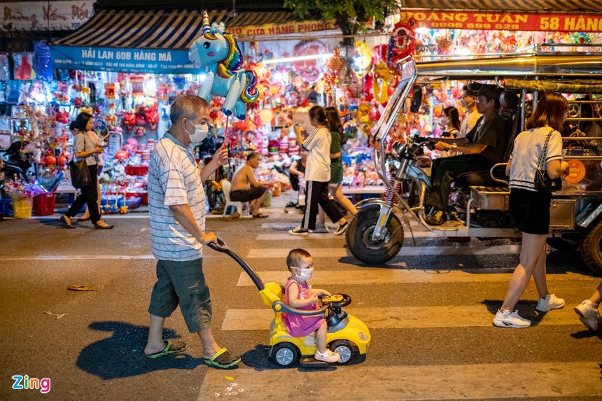 Ảnh: Tìm về Trung Thu tuổi thơ ở phố cổ Hà Nội - 13 Ảnh: Tìm về Trung Thu tuổi thơ ở phố cổ Hà Nội - 13