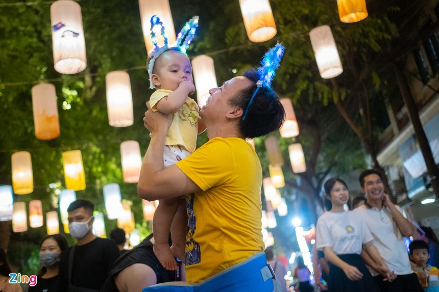 Ảnh: Tìm về Trung Thu tuổi thơ ở phố cổ Hà Nội - 21 Ảnh: Tìm về Trung Thu tuổi thơ ở phố cổ Hà Nội - 21