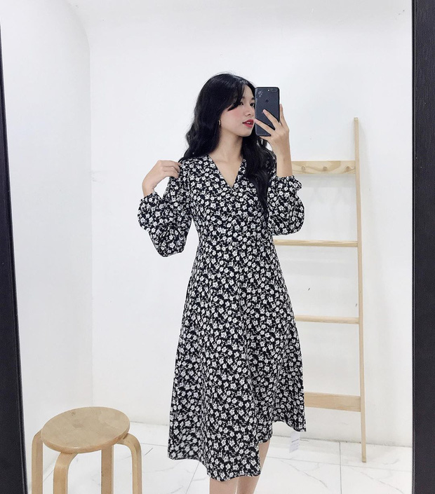 Để mặc đẹp không trượt phát nào thì nhất định phải sắm váy hoa nhí dài tay, diện dịp giao mùa là 'chuẩn bài' - 5 Để mặc đẹp không trượt phát nào thì nhất định phải sắm váy hoa nhí dài tay, diện dịp giao mùa là 'chuẩn bài' - 5