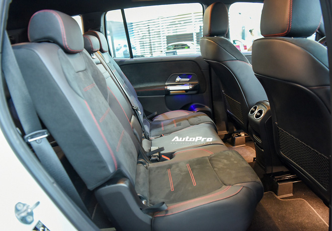 Chi tiết Mercedes-Benz GLB giá 2 tỷ đồng vừa về đại lý: Xe sang thực dụng ngang tầm tiền Ford Explorer và Volkswagen Tiguan Allspace - 21 Chi tiết Mercedes-Benz GLB giá 2 tỷ đồng vừa về đại lý: Xe sang thực dụng ngang tầm tiền Ford Explorer và Volkswagen Tiguan Allspace - 21