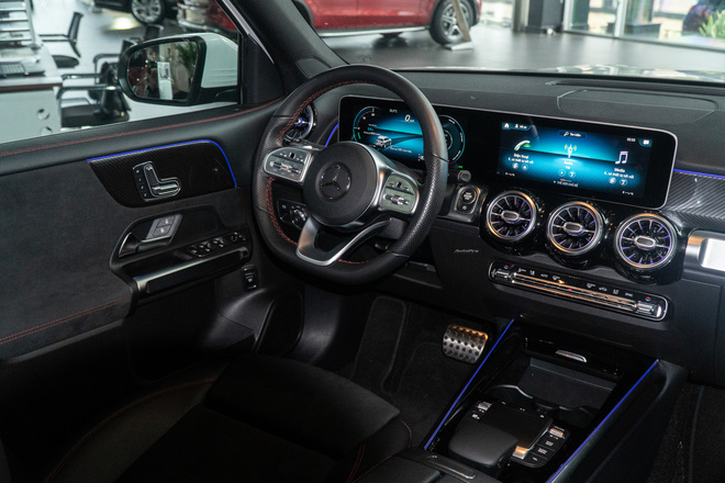 Chi tiết Mercedes-Benz GLB giá 2 tỷ đồng vừa về đại lý: Xe sang thực dụng ngang tầm tiền Ford Explorer và Volkswagen Tiguan Allspace - 15 Chi tiết Mercedes-Benz GLB giá 2 tỷ đồng vừa về đại lý: Xe sang thực dụng ngang tầm tiền Ford Explorer và Volkswagen Tiguan Allspace - 15