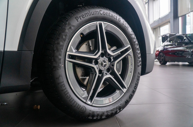 Chi tiết Mercedes-Benz GLB giá 2 tỷ đồng vừa về đại lý: Xe sang thực dụng ngang tầm tiền Ford Explorer và Volkswagen Tiguan Allspace - 4 Chi tiết Mercedes-Benz GLB giá 2 tỷ đồng vừa về đại lý: Xe sang thực dụng ngang tầm tiền Ford Explorer và Volkswagen Tiguan Allspace - 4