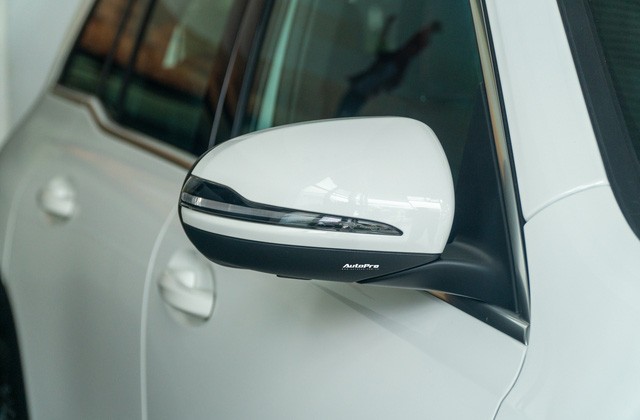 Chi tiết Mercedes-Benz GLB giá 2 tỷ đồng vừa về đại lý: Xe sang thực dụng ngang tầm tiền Ford Explorer và Volkswagen Tiguan Allspace - 3 Chi tiết Mercedes-Benz GLB giá 2 tỷ đồng vừa về đại lý: Xe sang thực dụng ngang tầm tiền Ford Explorer và Volkswagen Tiguan Allspace - 3