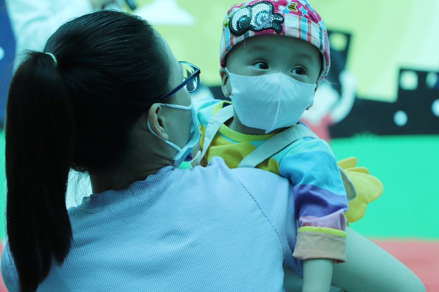 Chị em Trúc Nhi - Diệu Nhi đón Trung thu cùng các bạn trong bệnh viện, khuôn mặt rạng ngời hạnh phúc - 2 Chị em Trúc Nhi - Diệu Nhi đón Trung thu cùng các bạn trong bệnh viện, khuôn mặt rạng ngời hạnh phúc - 2