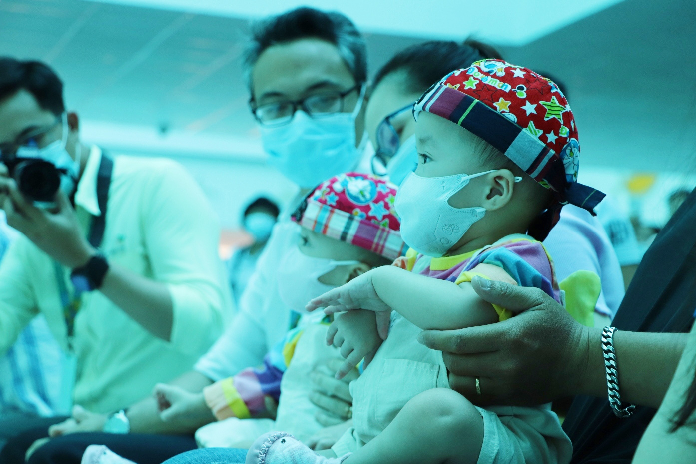 Chị em Trúc Nhi - Diệu Nhi đón Trung thu cùng các bạn trong bệnh viện, khuôn mặt rạng ngời hạnh phúc - 5 Chị em Trúc Nhi - Diệu Nhi đón Trung thu cùng các bạn trong bệnh viện, khuôn mặt rạng ngời hạnh phúc - 5
