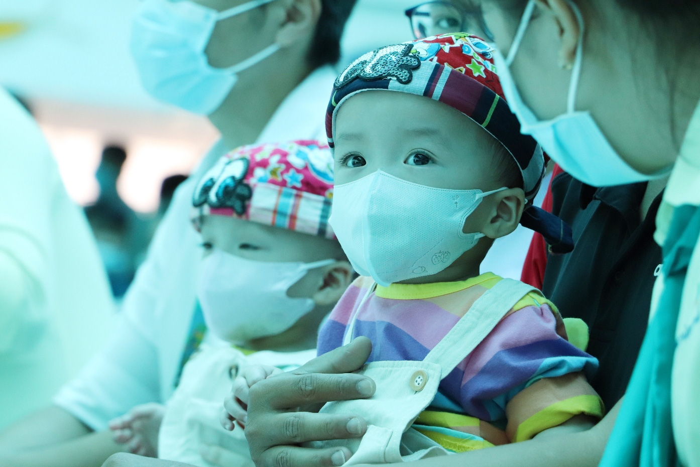 Chị em Trúc Nhi - Diệu Nhi đón Trung thu cùng các bạn trong bệnh viện, khuôn mặt rạng ngời hạnh phúc - 7 Chị em Trúc Nhi - Diệu Nhi đón Trung thu cùng các bạn trong bệnh viện, khuôn mặt rạng ngời hạnh phúc - 7