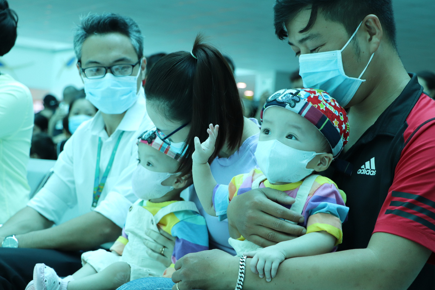 Chị em Trúc Nhi - Diệu Nhi đón Trung thu cùng các bạn trong bệnh viện, khuôn mặt rạng ngời hạnh phúc - 8 Chị em Trúc Nhi - Diệu Nhi đón Trung thu cùng các bạn trong bệnh viện, khuôn mặt rạng ngời hạnh phúc - 8