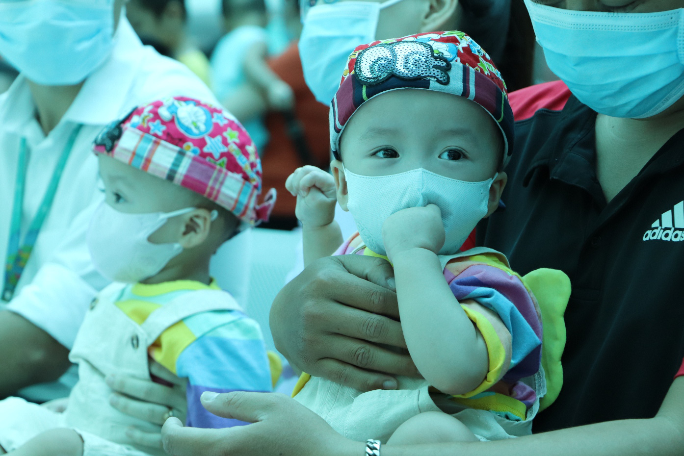 Chị em Trúc Nhi - Diệu Nhi đón Trung thu cùng các bạn trong bệnh viện, khuôn mặt rạng ngời hạnh phúc - 9 Chị em Trúc Nhi - Diệu Nhi đón Trung thu cùng các bạn trong bệnh viện, khuôn mặt rạng ngời hạnh phúc - 9