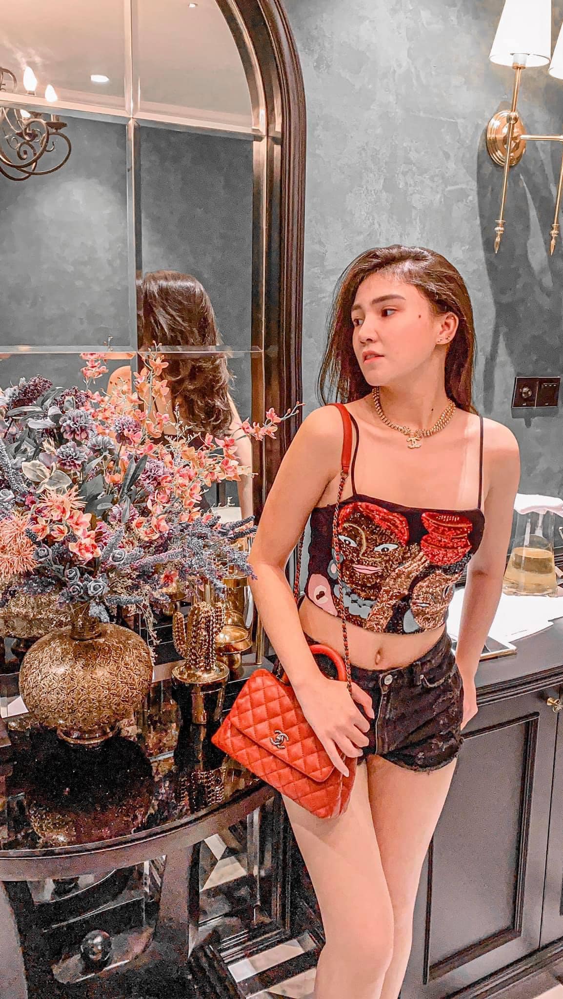Bà mẹ 9x có 4 con 'gây sốt', hút 2K like nhờ sắc vóc và style sang chảnh như Phạm Băng Băng phiên bản Thái - 14 Bà mẹ 9x có 4 con 'gây sốt', hút 2K like nhờ sắc vóc và style sang chảnh như Phạm Băng Băng phiên bản Thái - 14
