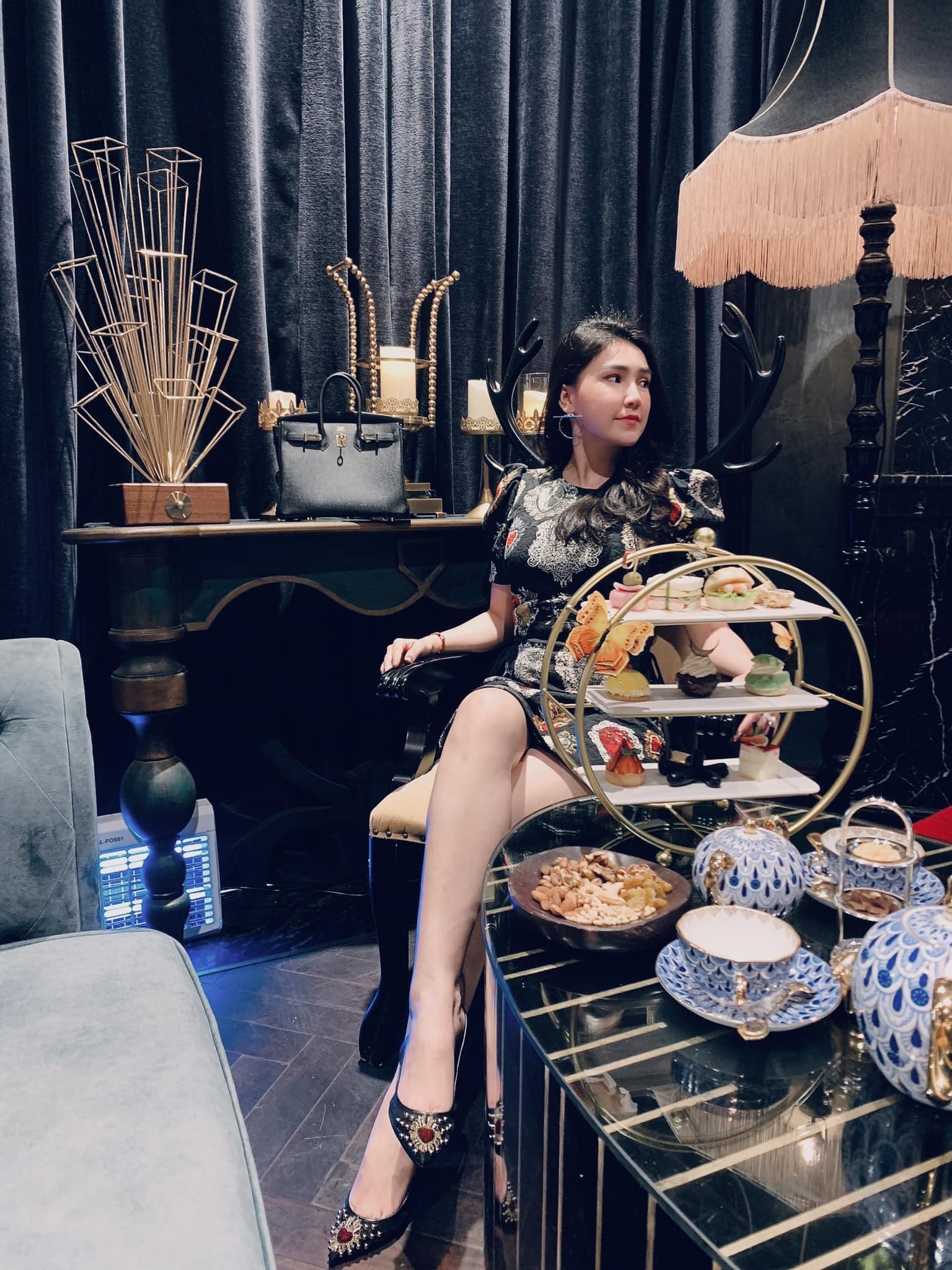 Bà mẹ 9x có 4 con 'gây sốt', hút 2K like nhờ sắc vóc và style sang chảnh như Phạm Băng Băng phiên bản Thái - 3 Bà mẹ 9x có 4 con 'gây sốt', hút 2K like nhờ sắc vóc và style sang chảnh như Phạm Băng Băng phiên bản Thái - 3