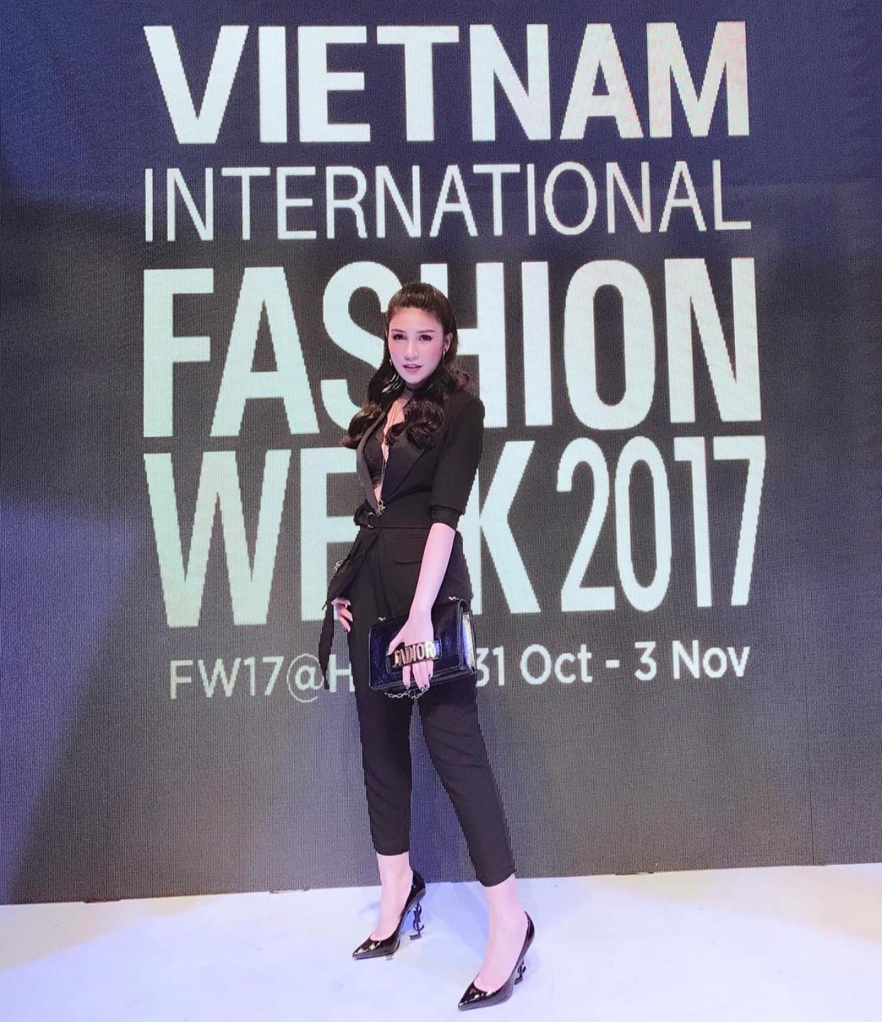 Bà mẹ 9x có 4 con 'gây sốt', hút 2K like nhờ sắc vóc và style sang chảnh như Phạm Băng Băng phiên bản Thái - 24 Bà mẹ 9x có 4 con 'gây sốt', hút 2K like nhờ sắc vóc và style sang chảnh như Phạm Băng Băng phiên bản Thái - 24