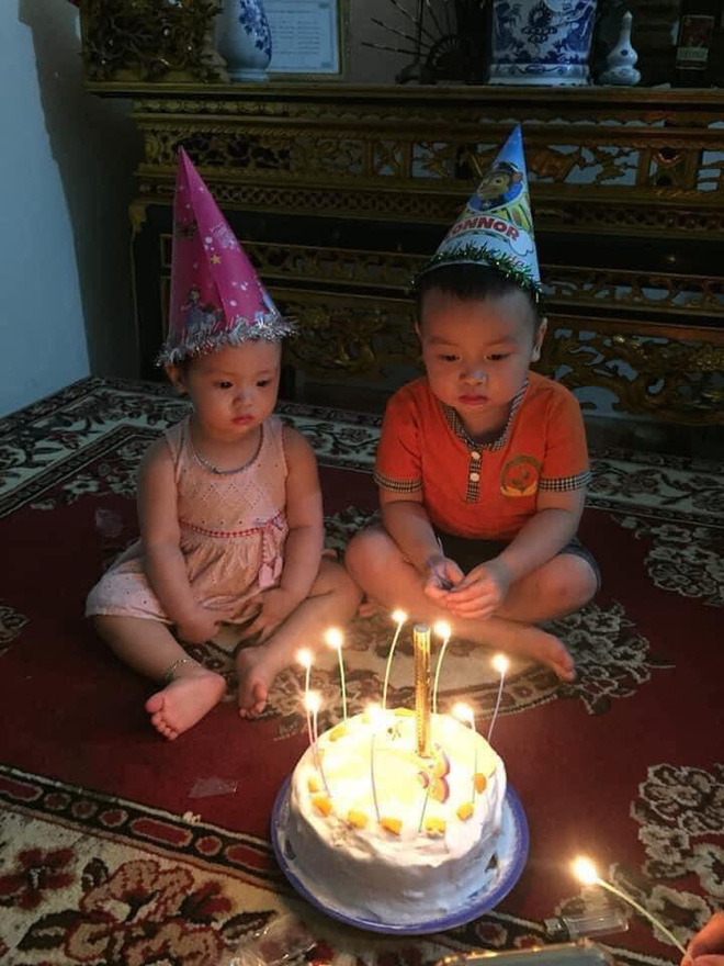 Mẹ làm bánh sinh nhật, nhưng biểu cảm của con khi nhận quà khiến dân mạng 'không thể nhịn cười' - 1 Mẹ làm bánh sinh nhật, nhưng biểu cảm của con khi nhận quà khiến dân mạng 'không thể nhịn cười' - 1