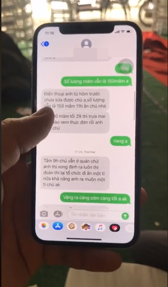 Hé lộ tin nhắn của người tự xưng là 'bố cô dâu' và chú rể nhắn tin cho chủ nhà hàng trước khi 'bỏ bom' 150 mâm cỗ: Khất lần rồi mất hút - 2 Hé lộ tin nhắn của người tự xưng là 'bố cô dâu' và chú rể nhắn tin cho chủ nhà hàng trước khi 'bỏ bom' 150 mâm cỗ: Khất lần rồi mất hút - 2
