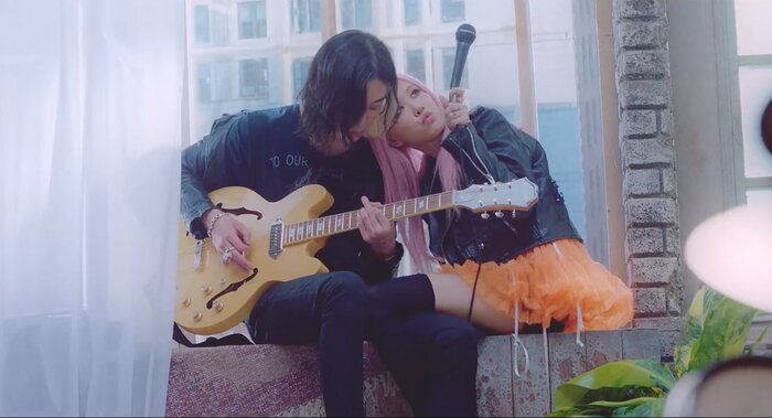Lai lịch hoành tráng của nam chính đóng MV Lovesick Girls cùng với BlackPink, là con trai của chủ tịch tập đoàn Naver? - 1 Lai lịch hoành tráng của nam chính đóng MV Lovesick Girls cùng với BlackPink, là con trai của chủ tịch tập đoàn Naver? - 1