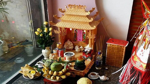 Vì sao bàn thờ Thần Tài – Thổ Địa lại hay bày 5 củ tỏi? Vì sao bàn thờ Thần Tài – Thổ Địa lại hay bày 5 củ tỏi?
