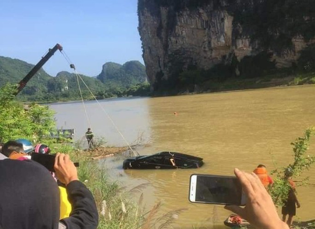 Vụ ô tô Xpander lao xuống sông Mã: Xác định danh tính 3 người tử vong - 1
