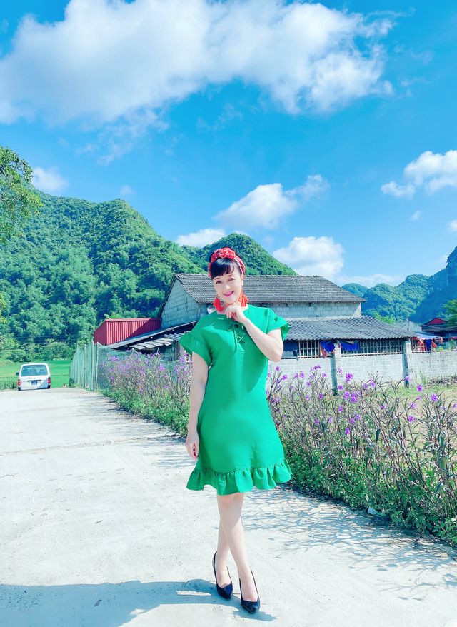 Lộ tạo hình của Vân Dung trong Hướng dương ngược nắng, fan 'té ngửa' với style lòe loẹt - 2 Lộ tạo hình của Vân Dung trong Hướng dương ngược nắng, fan 'té ngửa' với style lòe loẹt - 2