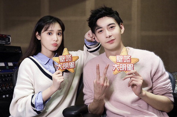 Rầm rộ tin Cbiz thêm cặp đôi cực hot: Thánh soi nhìn bóng tìm ra danh tính, nhưng buồn vì couple Đông Cung 'chìm xuồng'? - 5 Rầm rộ tin Cbiz thêm cặp đôi cực hot: Thánh soi nhìn bóng tìm ra danh tính, nhưng buồn vì couple Đông Cung 'chìm xuồng'? - 5