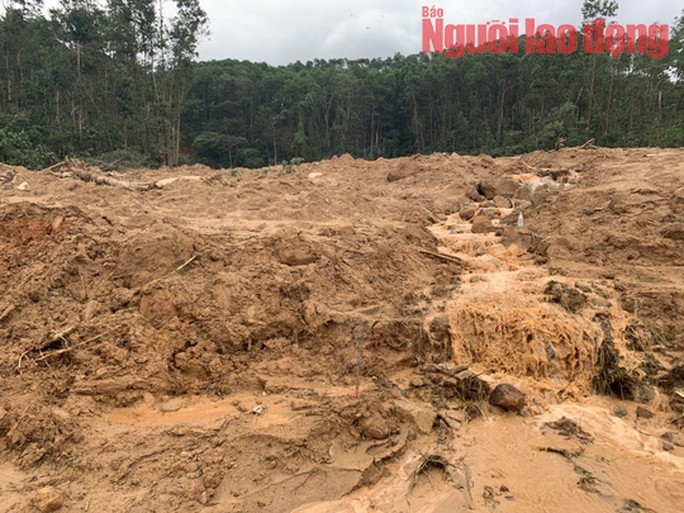 Vụ Rào Trăng 3:  Đã phát hiện một thi thể bị vùi lấp dưới đất đá khu vực sạt lở trạm kiểm lâm 67 - 5