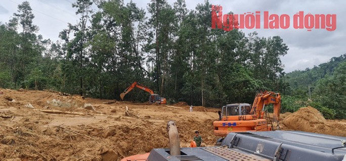 Vụ Rào Trăng 3:  Đã phát hiện một thi thể bị vùi lấp dưới đất đá khu vực sạt lở trạm kiểm lâm 67 - 2