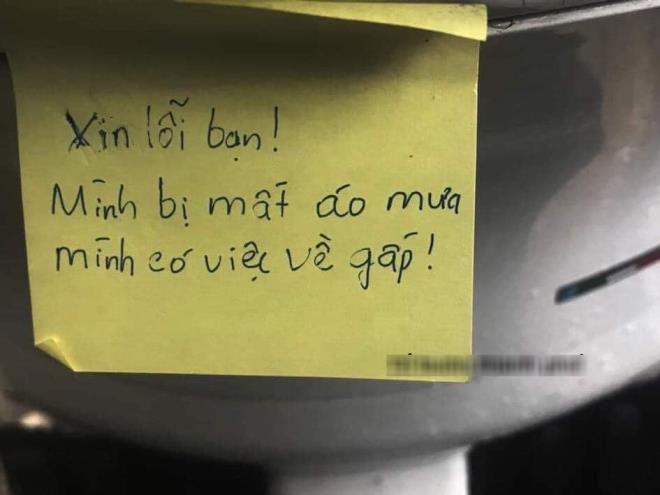 Bị trộm mất áo mưa, thanh niên chưa kịp nổi cáu đã 'tắt điện' vì lời nhắn thủ phạm để lại, dân mạng than: 'Kẻ bị tổn thương lại đi tổn thương người khác!' Bị trộm mất áo mưa, thanh niên chưa kịp nổi cáu đã 'tắt điện' vì lời nhắn thủ phạm để lại, dân mạng than: 'Kẻ bị tổn thương lại đi tổn thương người khác!'