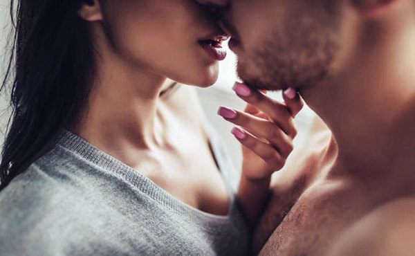 Khi 'quan hệ' có 1 bộ phận là 'vùng cấm hôn', thích đến mấy vợ chồng cũng đừng chạm vào - 4 Khi 'quan hệ' có 1 bộ phận là 'vùng cấm hôn', thích đến mấy vợ chồng cũng đừng chạm vào - 4
