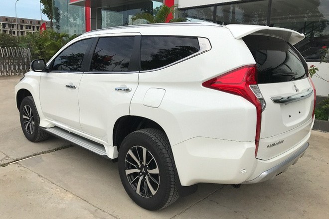 Sắp ‘tuyệt chủng’, Mitsubishi Pajero Sport máy xăng tồn kho xả hàng giảm giá 250 triệu đồng - 2 Sắp ‘tuyệt chủng’, Mitsubishi Pajero Sport máy xăng tồn kho xả hàng giảm giá 250 triệu đồng - 2