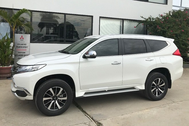 Sắp ‘tuyệt chủng’, Mitsubishi Pajero Sport máy xăng tồn kho xả hàng giảm giá 250 triệu đồng - 1 Sắp ‘tuyệt chủng’, Mitsubishi Pajero Sport máy xăng tồn kho xả hàng giảm giá 250 triệu đồng - 1
